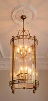 Une grande lustre de hall en Bronze 20 ieme sièc(la terne)le